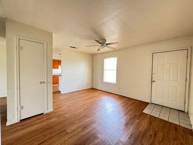 Photo - 1904 Windward Dr Unidad Apt D