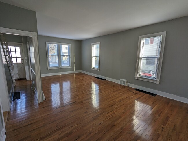 Dining Room/Living Room - 533 Barry St House