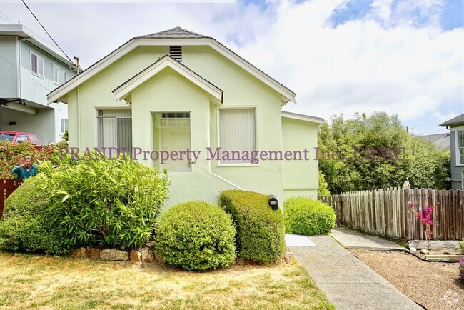 Building Photo - Charming Sausalito Home with Private Backy...