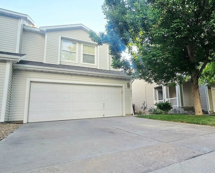 8061 S Kittredge Way