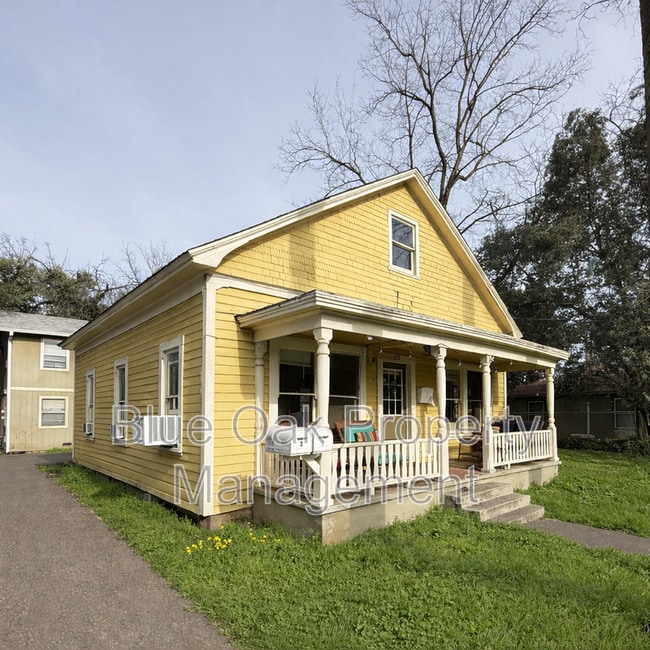 Building Photo - 635 Ivy St