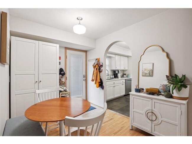 Photo - 4237 Ottawa Ave S