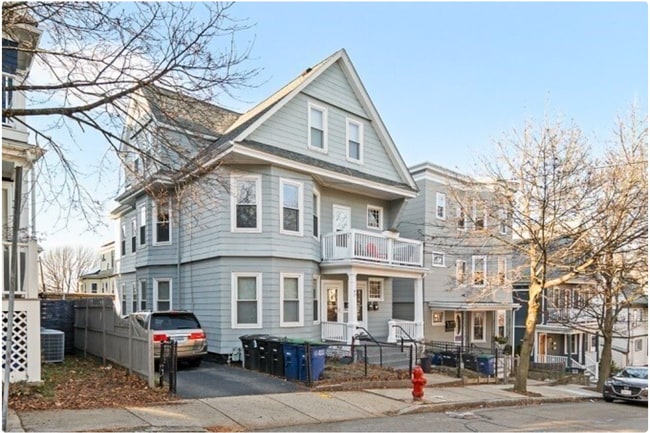 Building Photo - 17 Dow St Unit #2