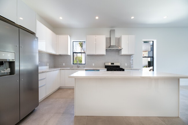 Building Photo - 1805 S Longwood Ave