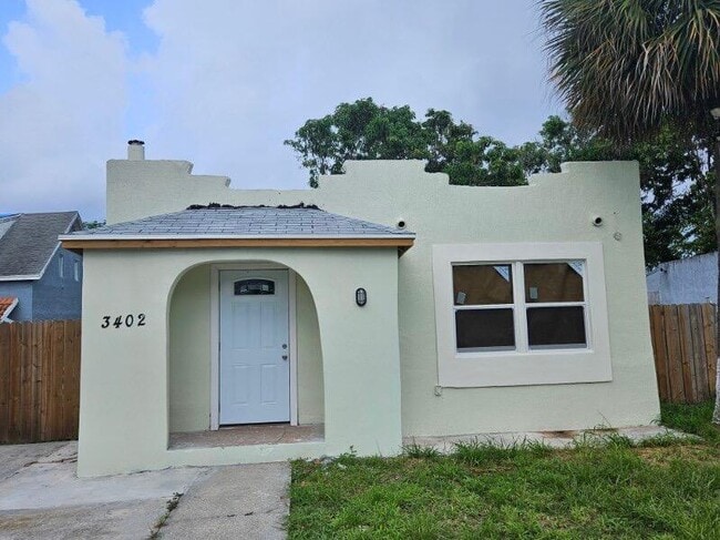 Building Photo - 3402 Greenwood Ave