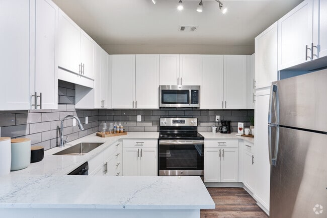 1BR, 1BA - 804 SF - The Atlantic North Highland