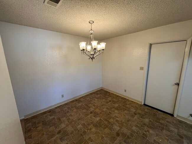 Photo - 3659 Unidad B