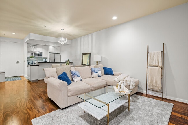 Photo - 585 N Rossmore Ave Unidad 208