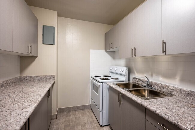 2BR, 1BA - 745SF - Kitchen