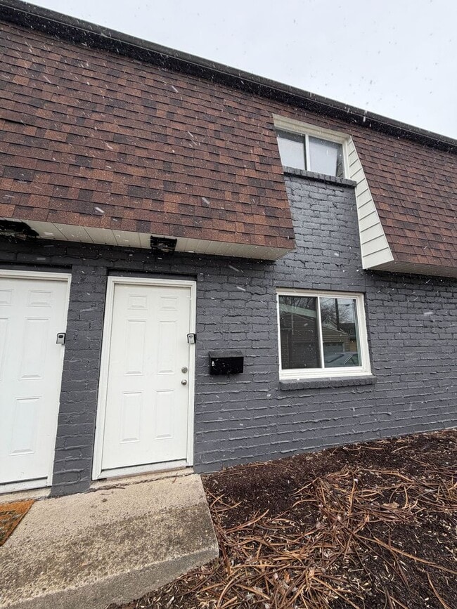 Building Photo - 1530 Genessee Ave Unit B