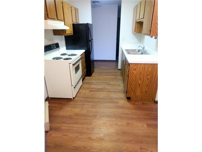 Building Photo - 551 Lakeview Rd Unit 6 Rental