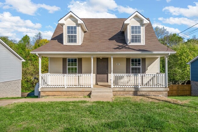 Photo - 3 Bedroom Pet Friendly Home For Rent Near Post!