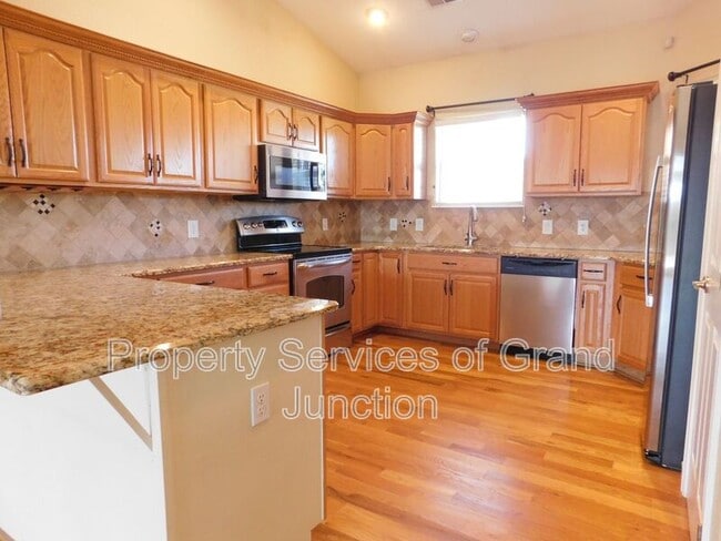 Photo - 325 Arches Dr