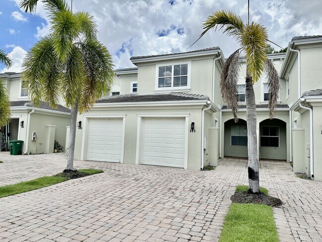 1425 Mariposa Cir Unit 202