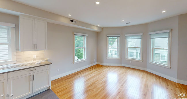 Building Photo - 71 Spring St Rental