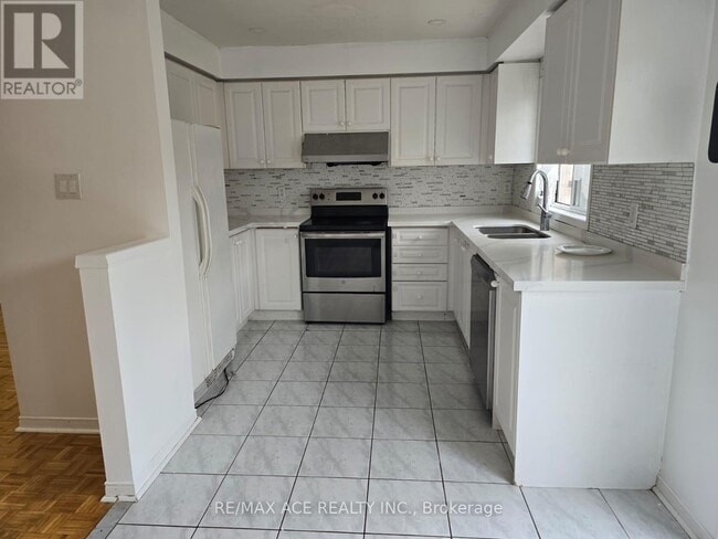 Photo - 104 Sunfield Rd