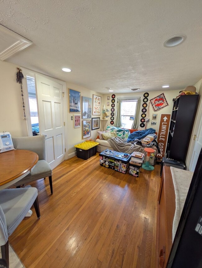 Photo - 705 Progress St NE Unidad 2