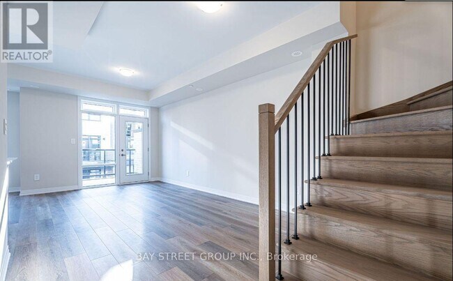 Photo - 1585 Rose Way