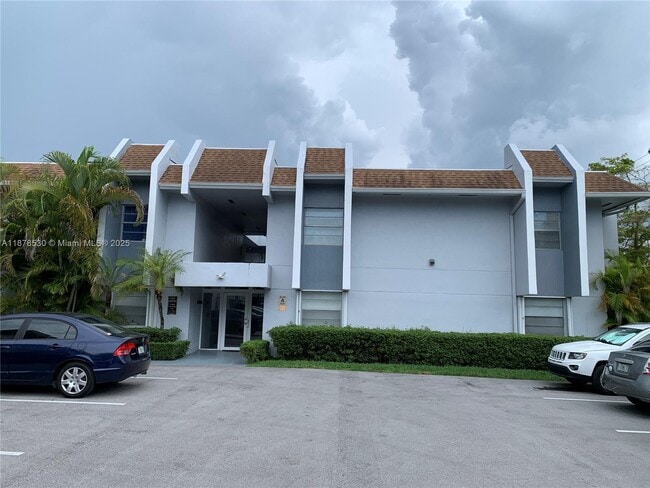 Building Photo - 9225 SW 87th Ave Unit A8 Rental