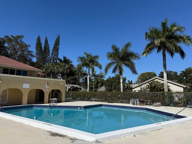 Building Photo - 10762 La Placida Dr Unit 7-108