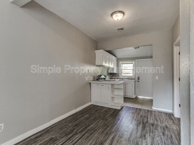 Photo - 2345 NW 10th St Unit B 1