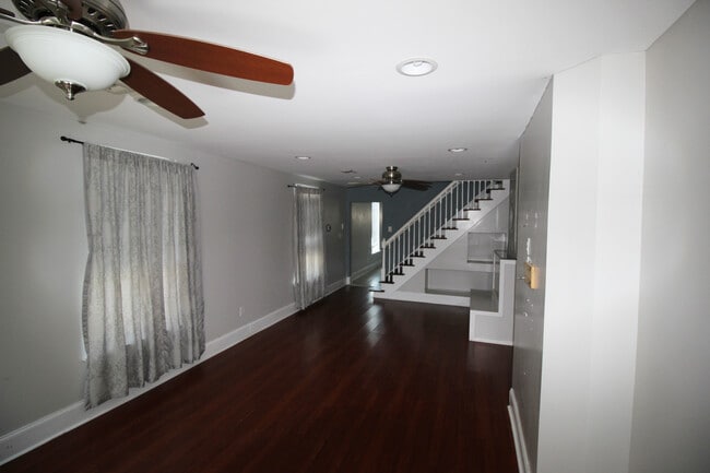 Photo - 3033 Toledano St