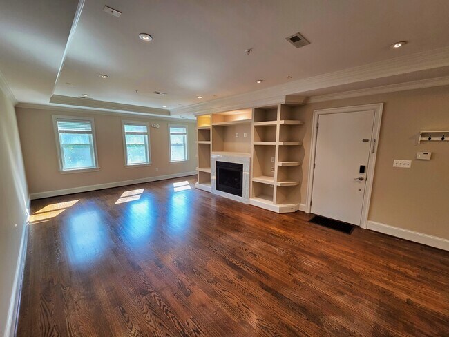 Photo - 2446 Ontario Rd NW