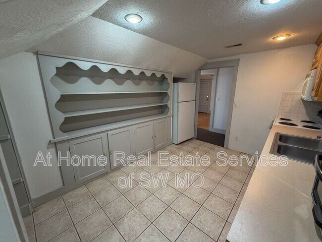 1021 E Walnut St Unit 3