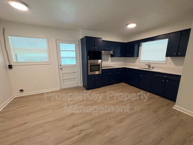 Photo - 861 Wright Dr