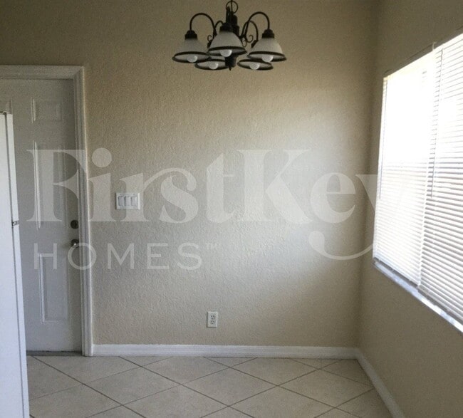 Photo - 900 W Bloxham St