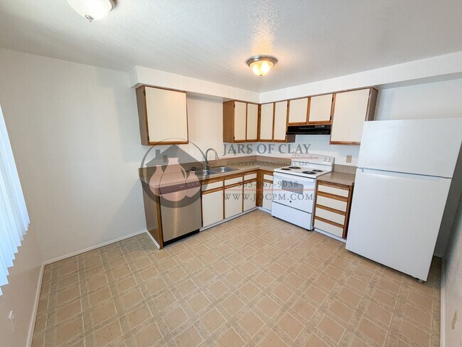 Photo - Upstairs Two Bedroom Apartment in Keizer Unit 3938