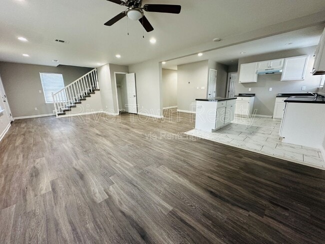 Photo - 252 N Hollywood St