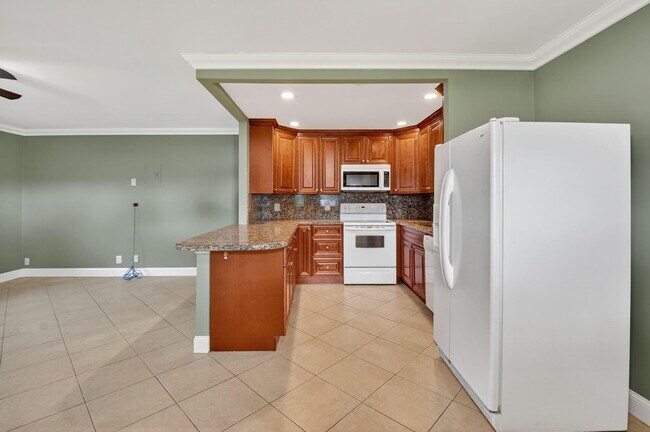 Photo - 94 Valencia C