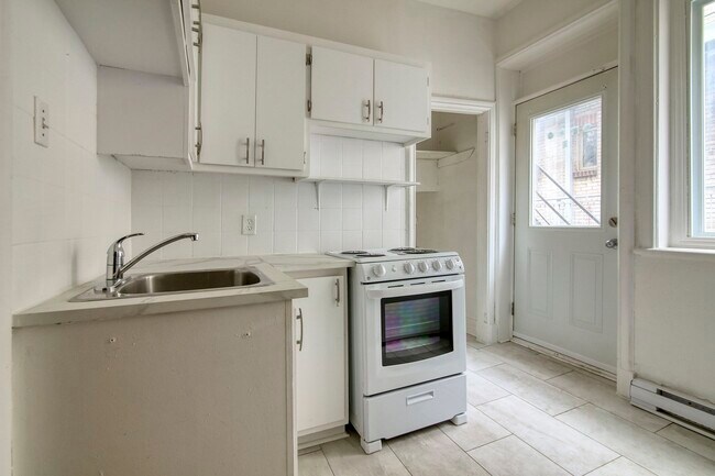 Building Photo - 4890 Queen Mary Road Unit 10