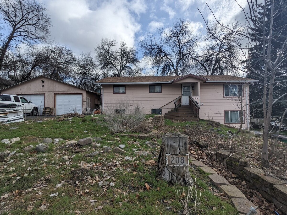 Cherry St Duplex - Cherry St Duplex Unit 208