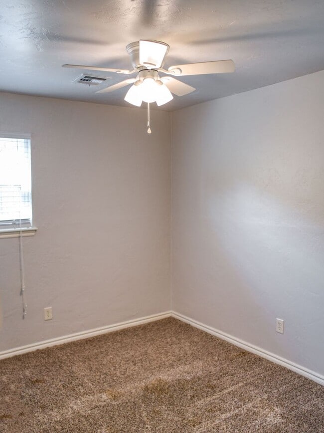 Photo - 3 Bedroom 2 Bath home in Shawnee!
