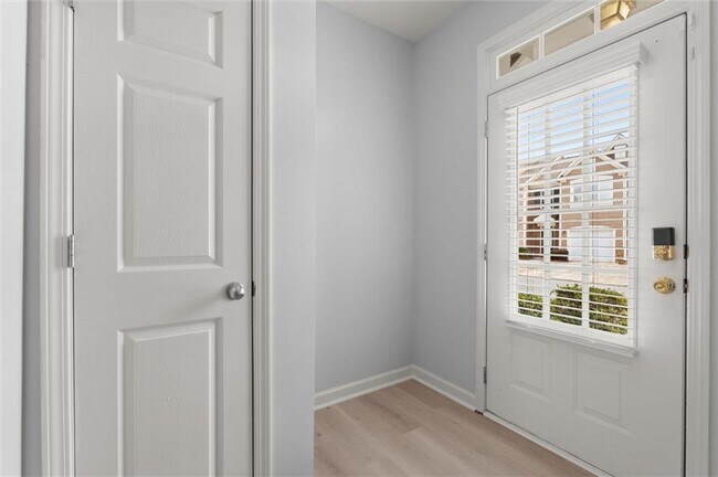 Photo - 1947 Lakeshore Overlook Cir NW