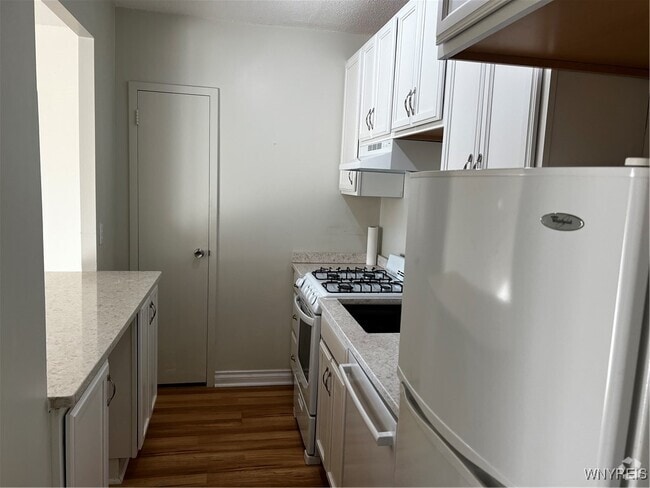 Building Photo - 151 Buffalo Ave Rental