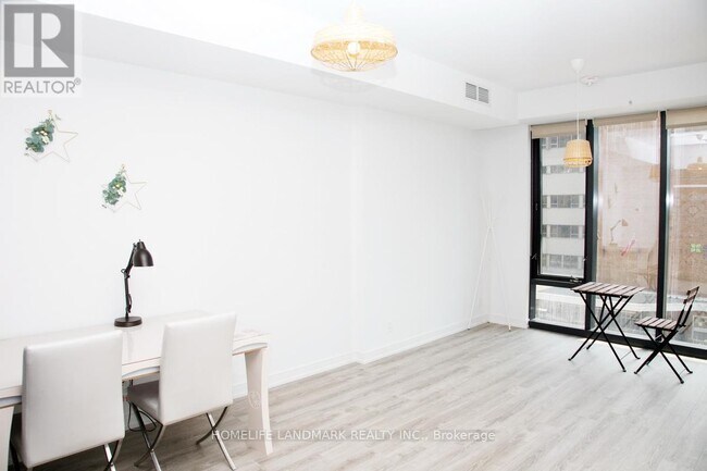 Photo - 28 Wellesley St E Unité 306