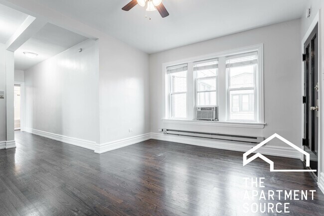 Photo - 3845 N Greenview Ave Unit 1E