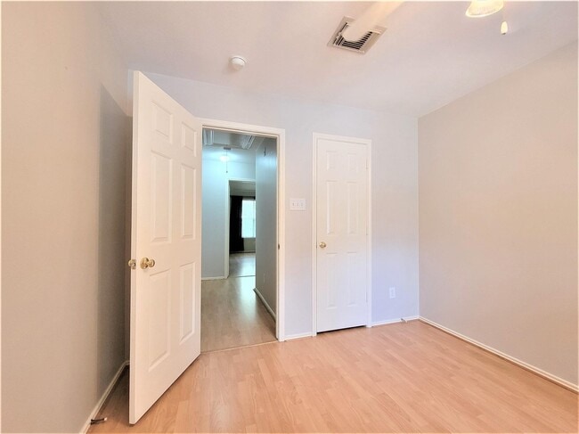 Photo - 5303 Hill Timbers Dr