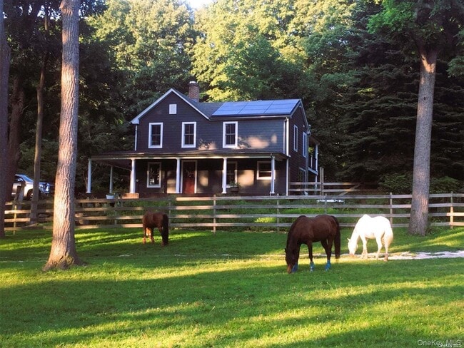 Building Photo - 42 Blydenburgh Ln