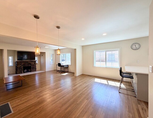 Photo - 557 S University Blvd