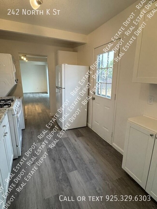 Photo - 242 N K St