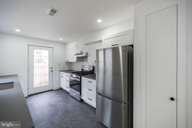 Photo - 2009 E Cumberland St