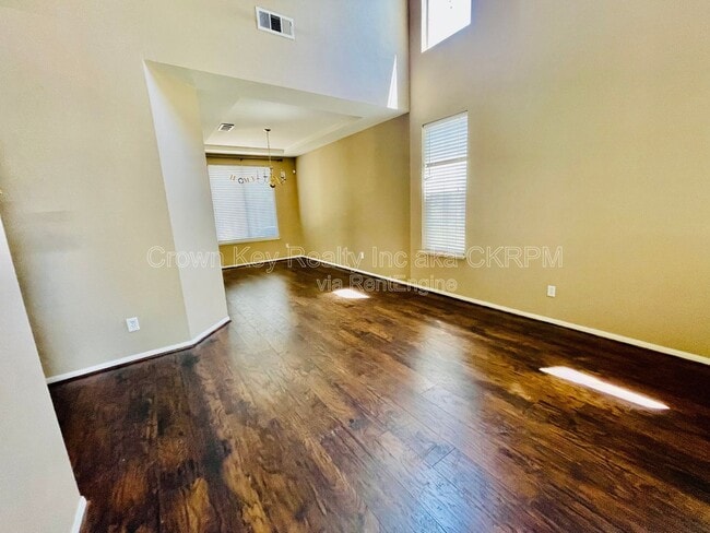 Photo - 2664 Ontario Dr