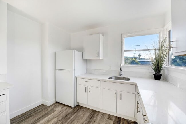 Photo - Bright and Spacious Upper-Floor Studio Apartment with Parking Unit 2531 1/2