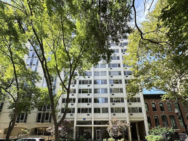 Building Photo - 1356 N Dearborn St Unit J01W