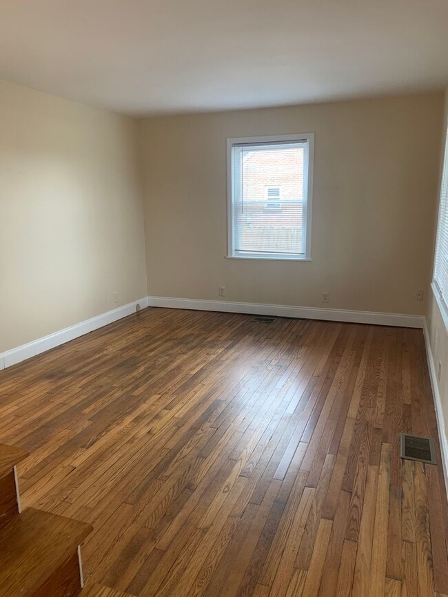 Building Photo - 3 Bedroom/1 bath House - Okolona area