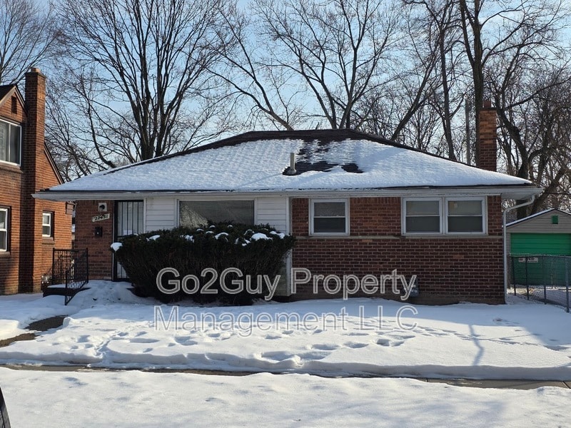 Photo - 22431 Lyndon St